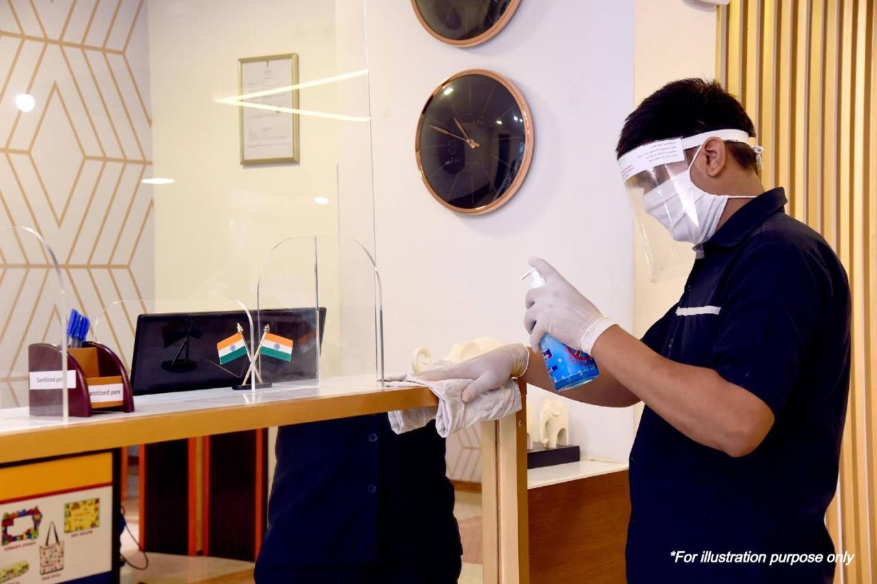 Vaccinated Staff- Oyo Flagship 60526 Five Star Grand 샴샤바드 외부 사진